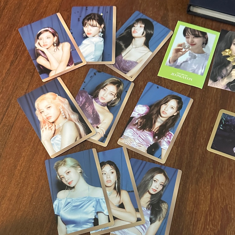 TWICE Feel Special Album + preorder photo cards - Picture 3 of 7
